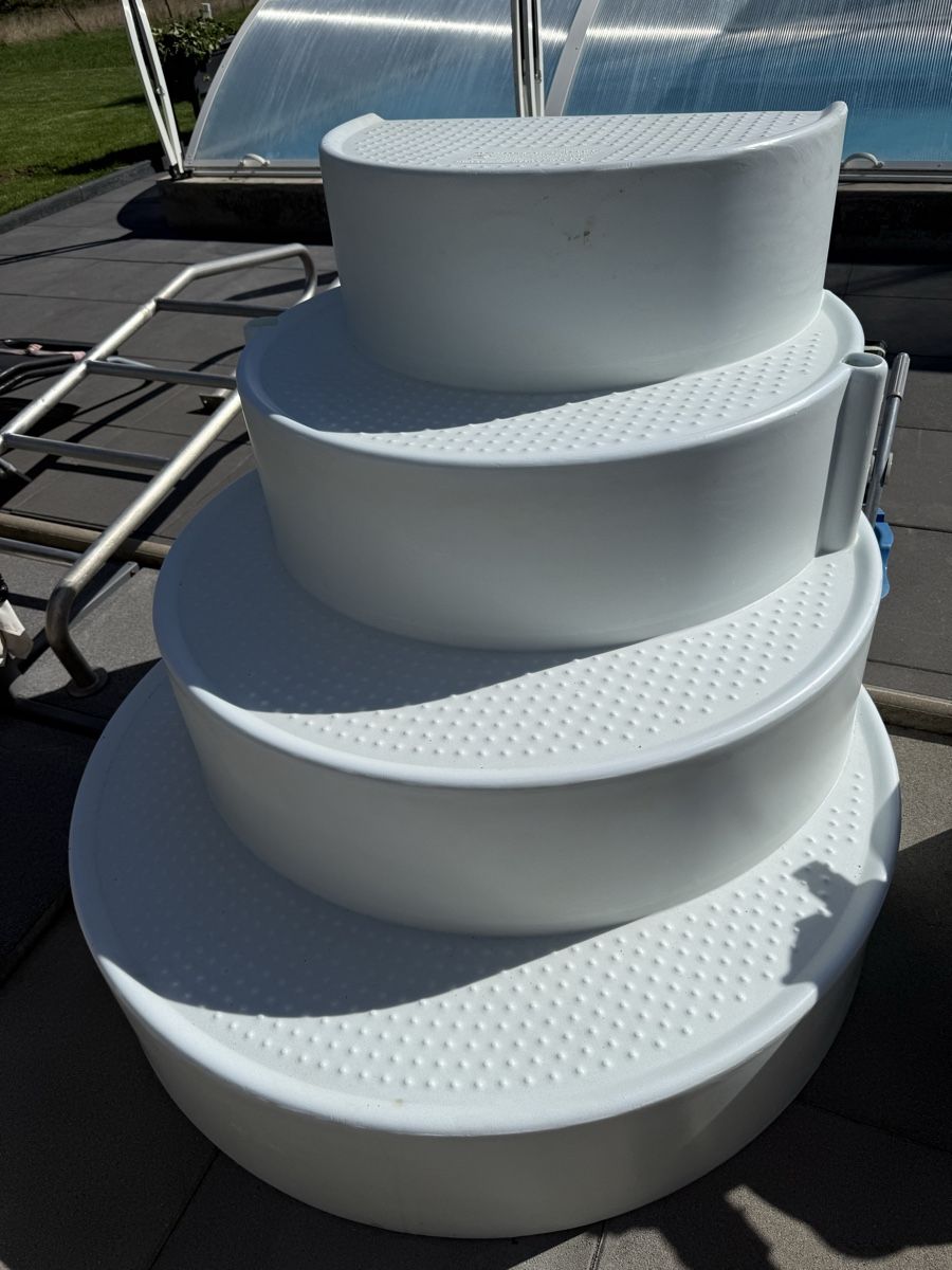 Scale: pooltreppe – Usato da Attiswil venduto da maialina 1