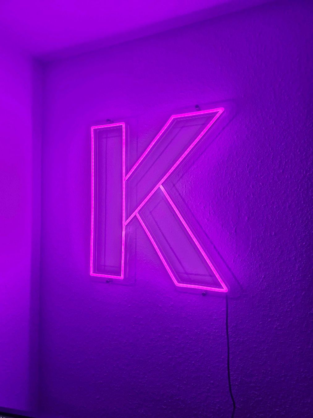 Lampade: Neon-LED-Schild "K" – Custom Made & OVP – Nuovo e nell'imballaggio originale da Kriens venduto da Aamari 3