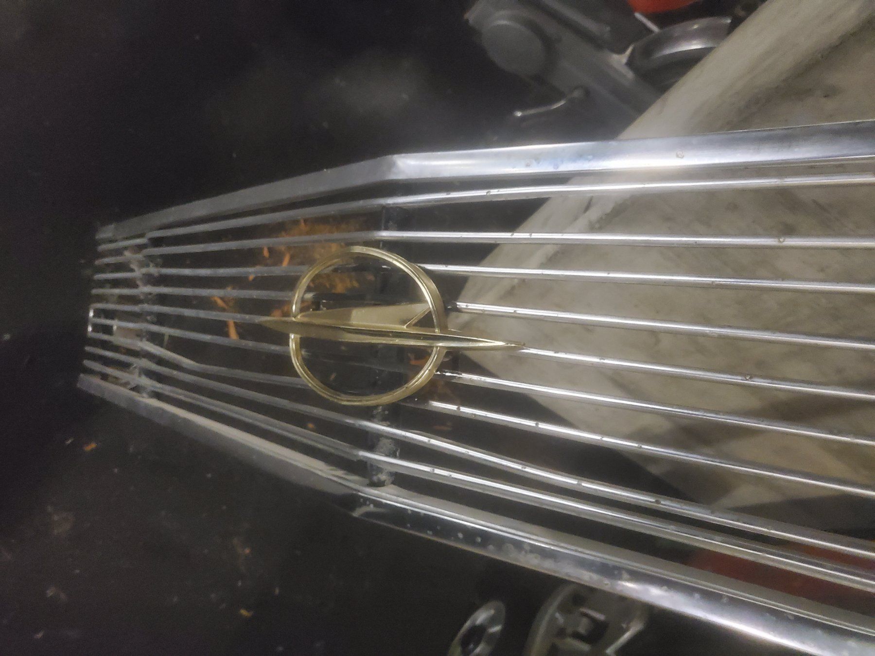 Opel Toutes les pièces auto: Kühlergitter Oldtimer Opel – Défectueux à Balsthal par redcarpet 2