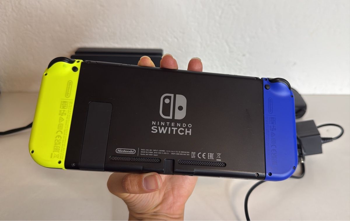 Nintendo Console: Nintendo Switch Konsole - with screen protector! – Usato da Ehrendingen venduto da bubulence 3