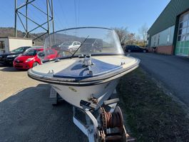 Motorboot der Marke Libella mit Trailer