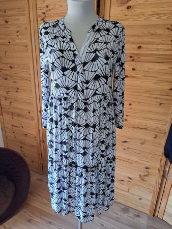 Schickes Sommerkleid schwarz/weiss Gr. 34 von Kennys NEU