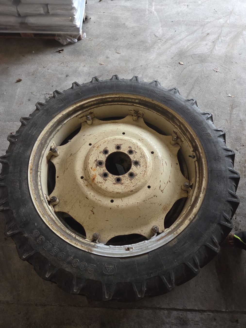 Pneumatici & Ruote complete: Occ.Räder verstellbar 9.5R36 – Usato da Muhen venduto da Danu65