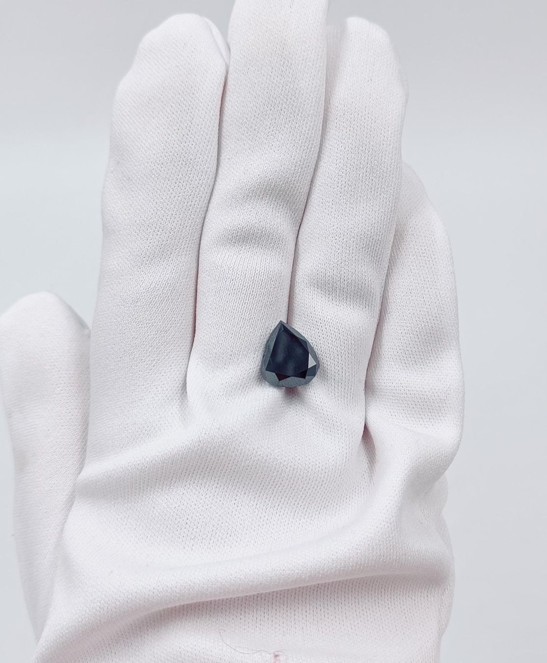 Pietre preziose: 1 SCHWARZER DIAMANT, 8.46 CT. – Usato da Luzern venduto da EdiGem 9