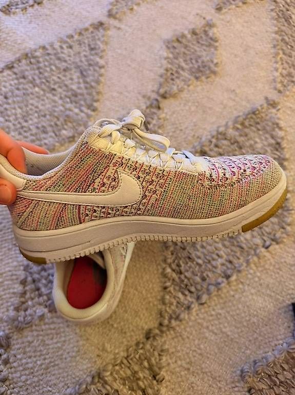 Damenschuhe: Nike Flyknit Sneaker 37 – Gebraucht aus Zürich von leo_zx2x 1