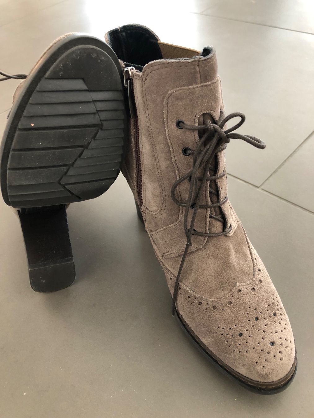 Scarpe da donna: Wildleder-Stiefel – Nuovo (secondo la descrizione) da Winkel venduto da bvi_npv6 3
