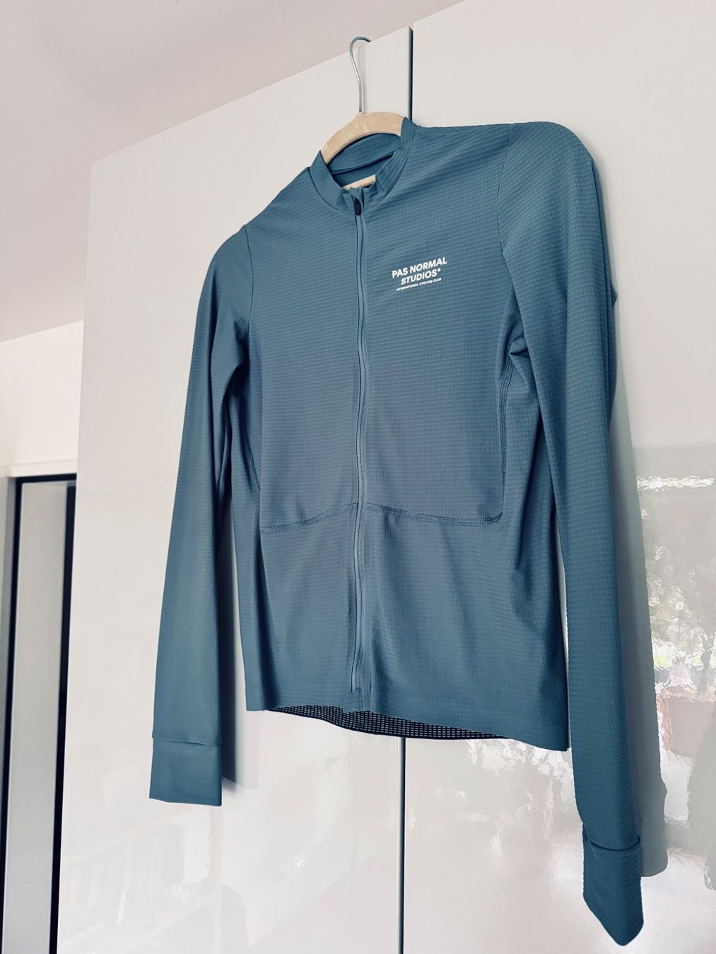 Pas Normal Studios Canottiere & Pantaloni: PNS PAS NORMAL STUDIOS Mechanism Pro Long Sleeve Jersey Gr M – Nuovo (secondo la descrizione) da Ennetbaden venduto da DanielCPH