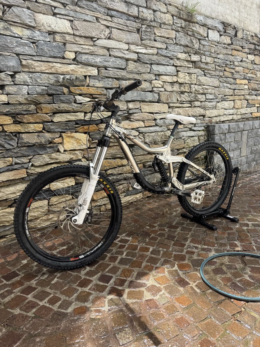 Kona Biciclette: Vélo de DH – Usato da Sierre venduto da rom_hx79