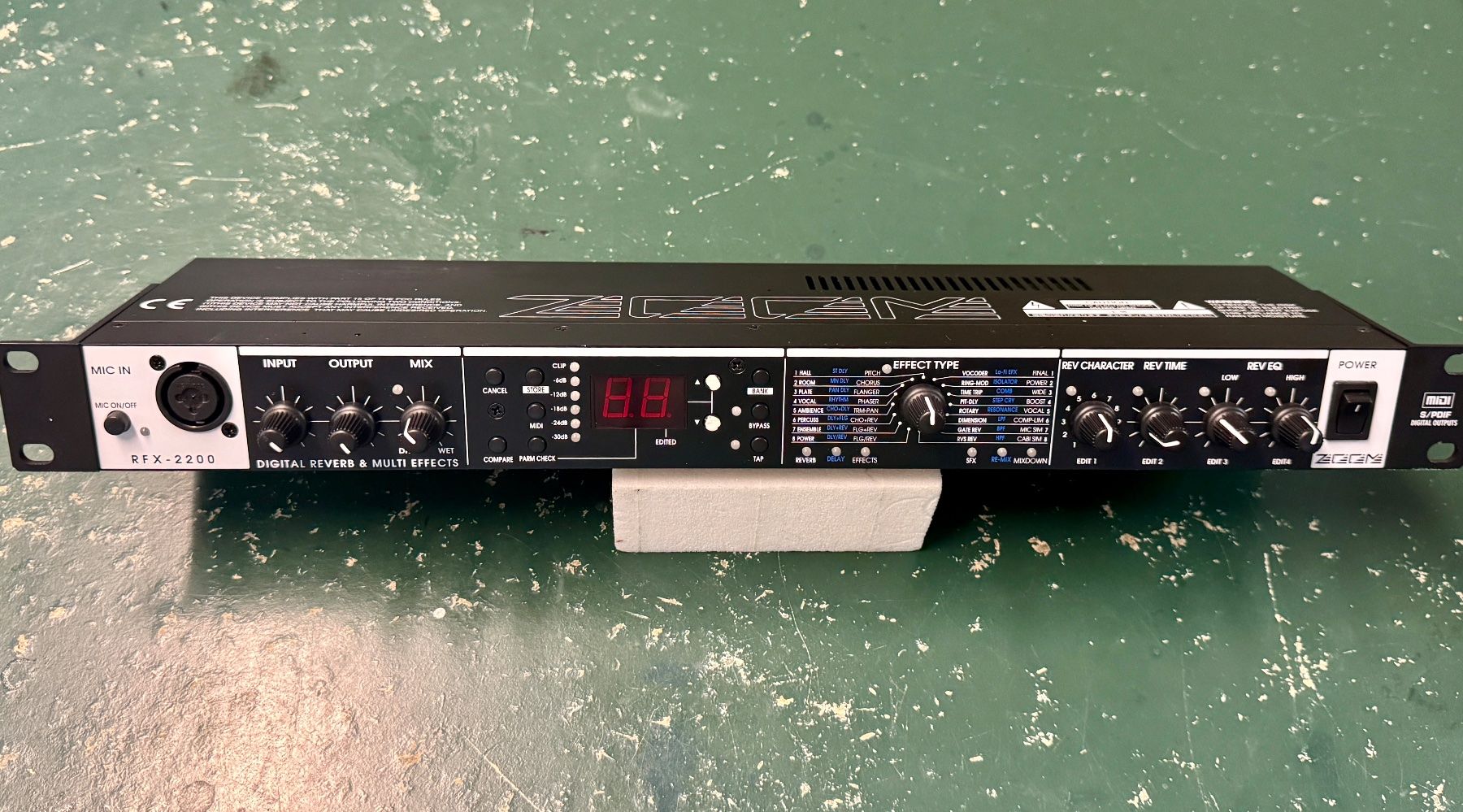Zoom Instruments de musique: MULTIEFFEKTGERÄT Zoom mit EFTP – Neuf (Voir description) à Oberrohrdorf par eob45