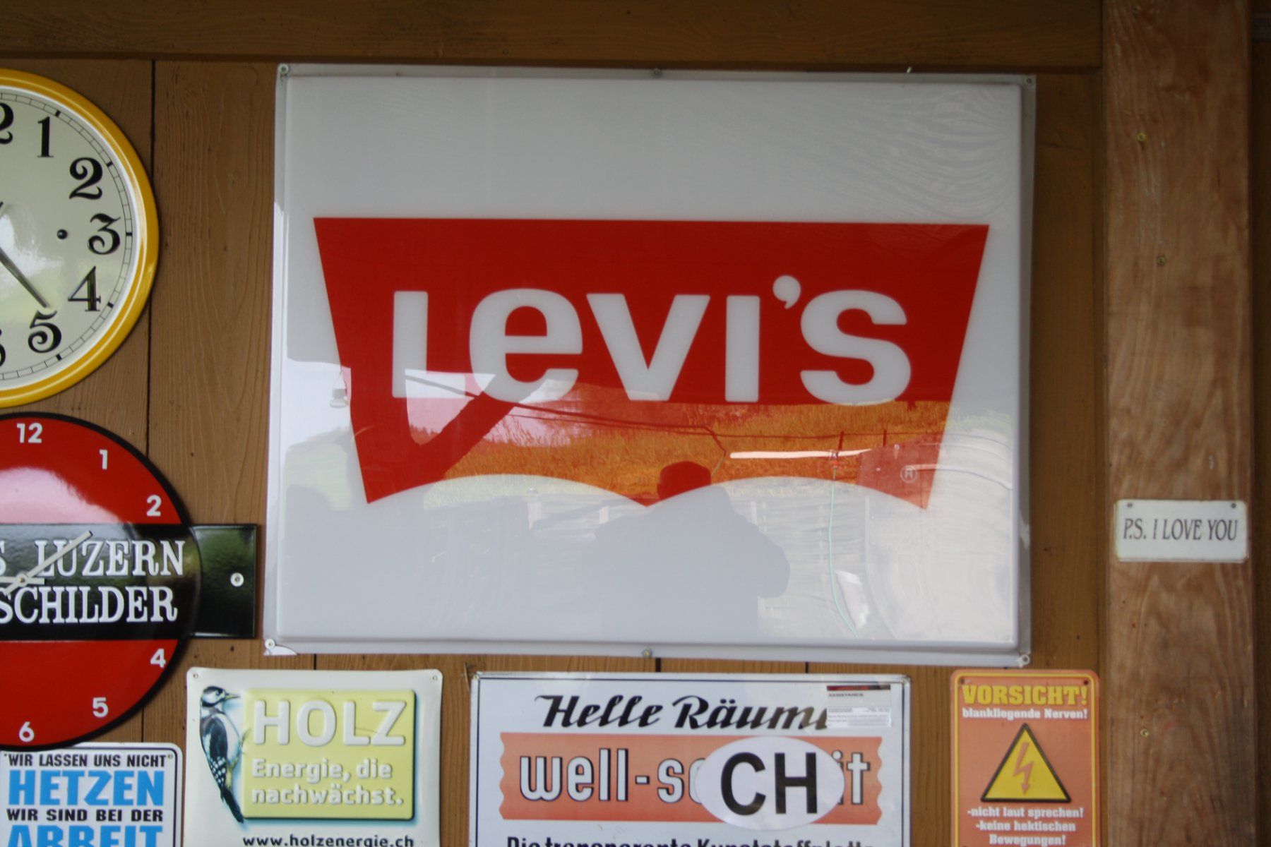 Levi's Schilder: LEVIS – Gebraucht aus Wauwil von Pneuedy 3