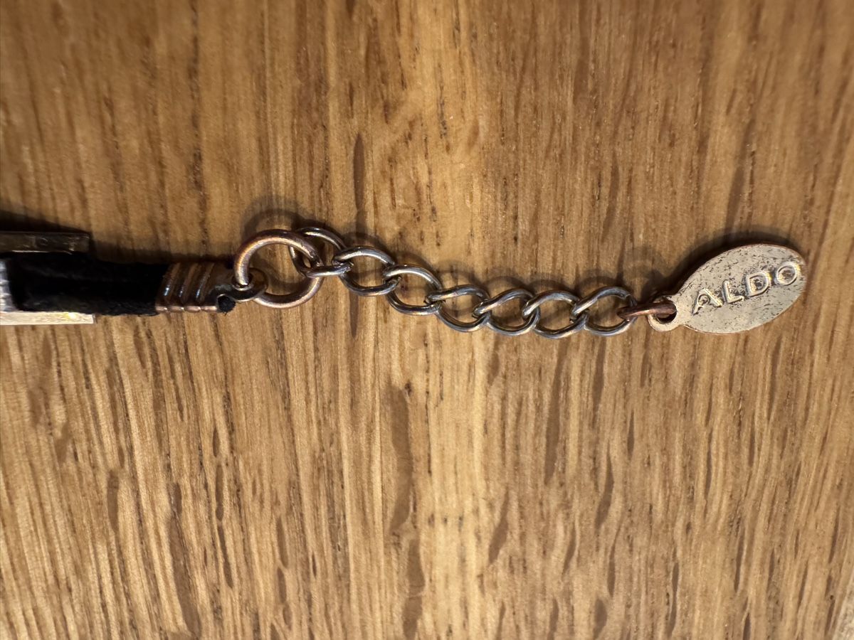 Armbänder & -reifen: Armband schwarz/gold – Gebraucht aus Dübendorf von ZiKarten 2