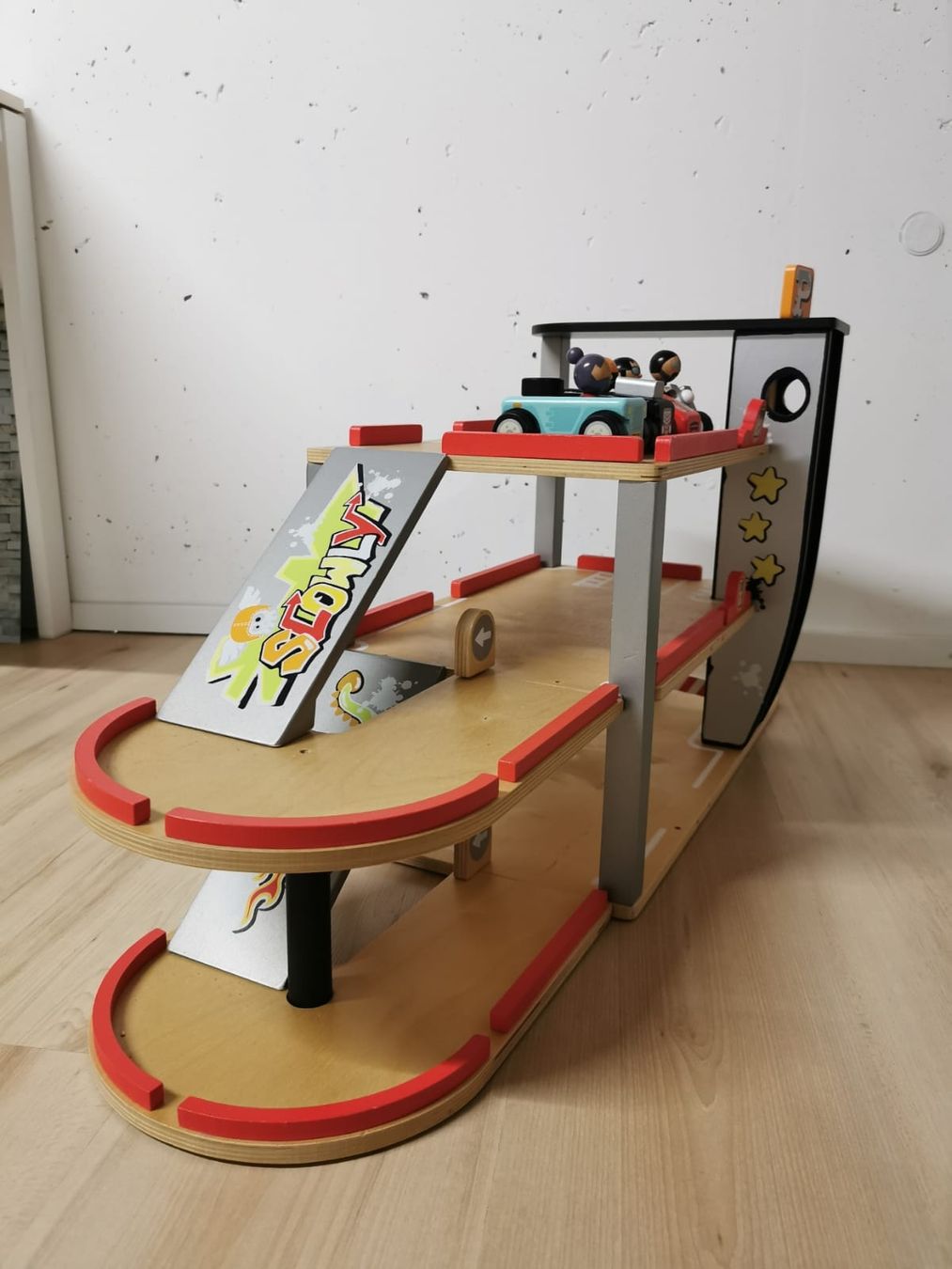 Spielzeuge: Holz Parkgarage – Gebraucht aus Merzligen von 88910827 2
