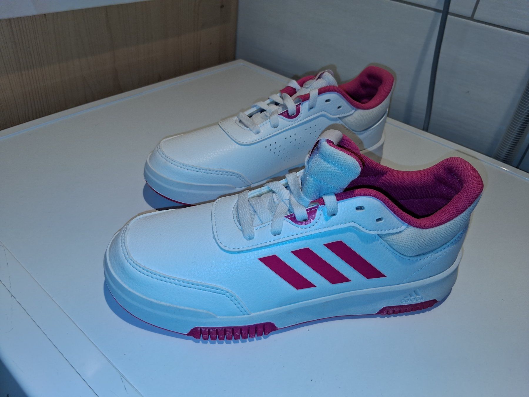 Scarpe da donna: Schuhe Adidas – Usato da Oberwil im Simmental venduto da schicolady