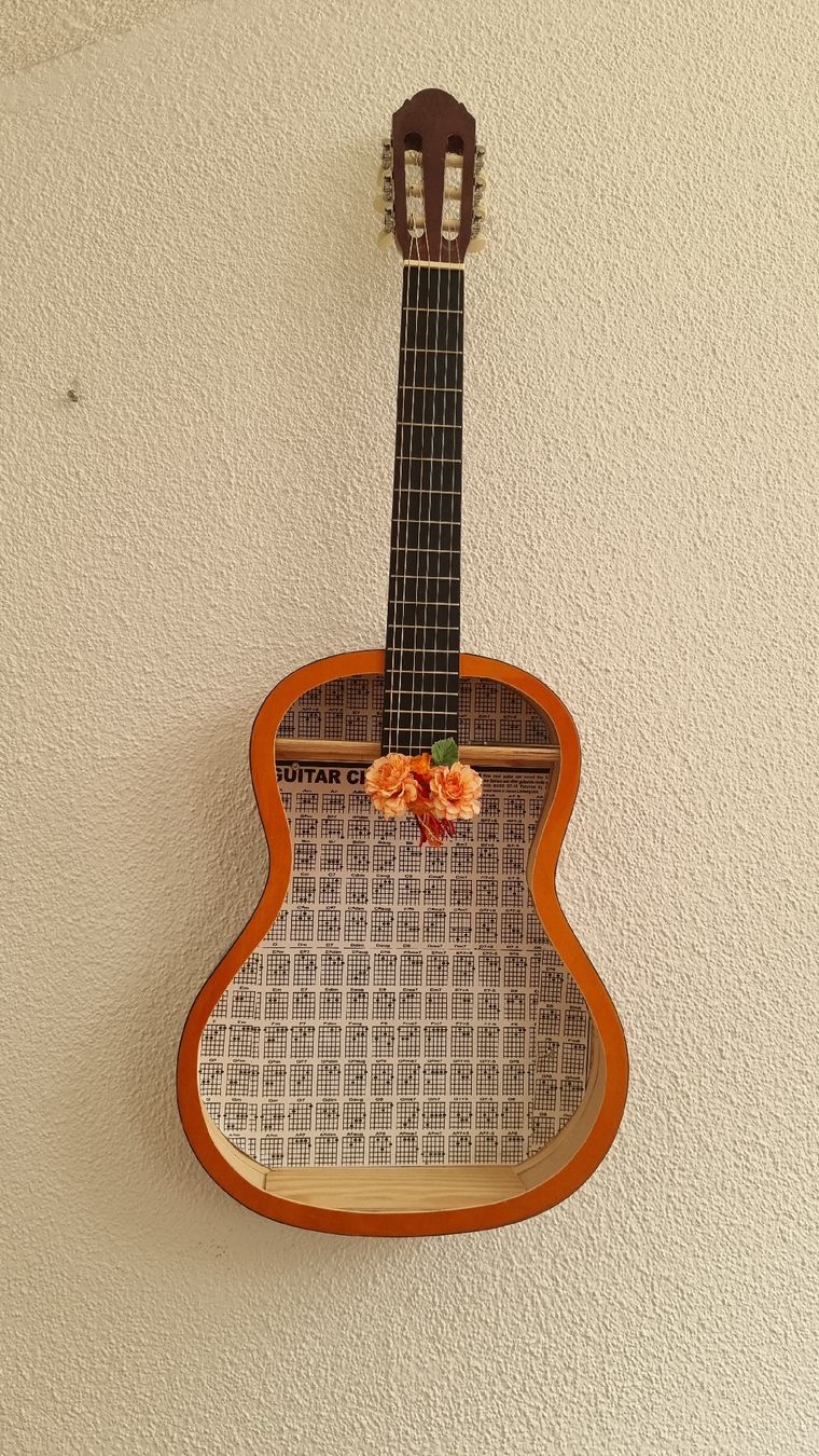 Musikinstrumente: Gitarren-Regal – Gebraucht aus Siebnen von huuser 3