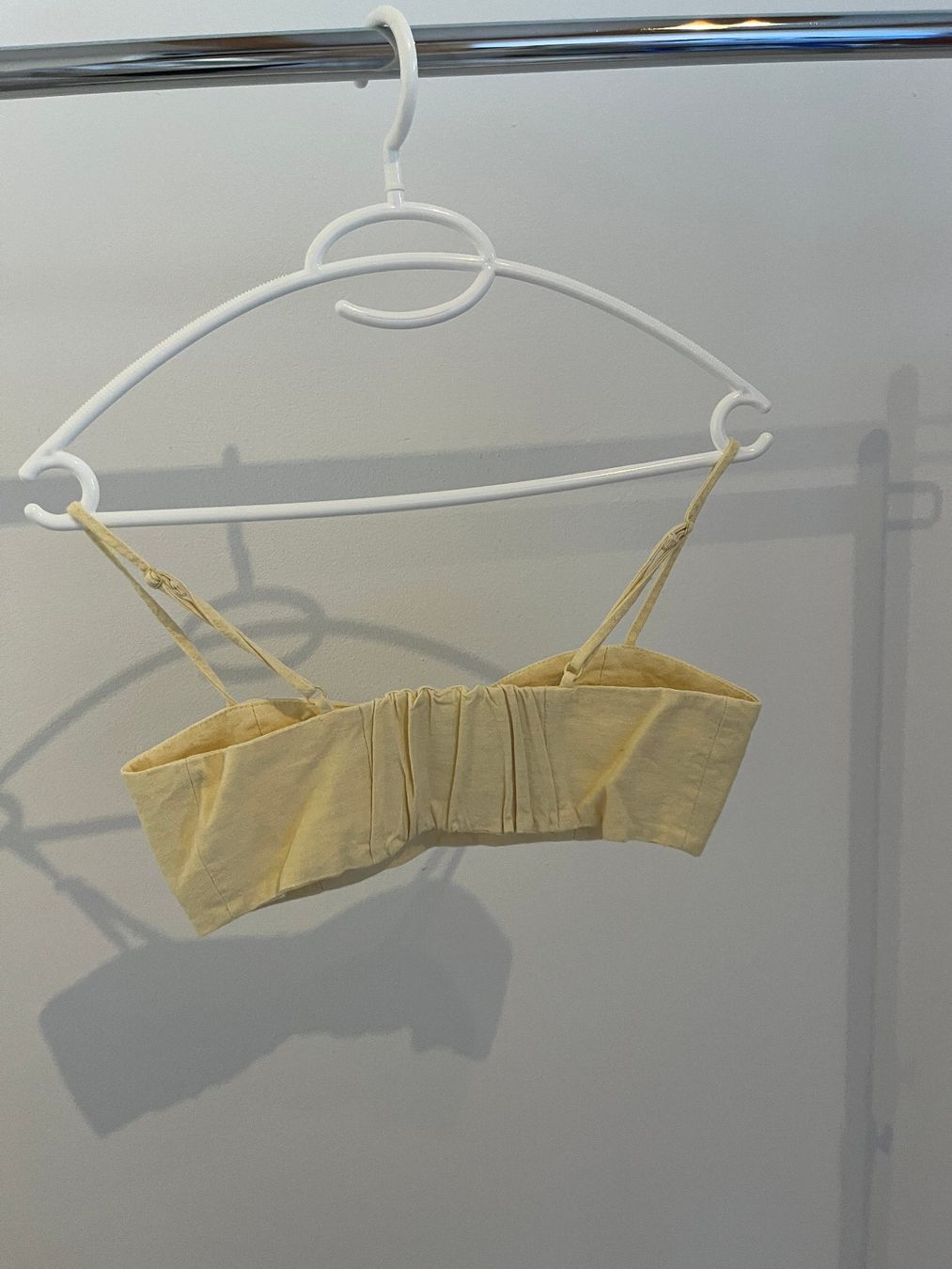 Na-kd Top: Haut à bretelles jaune pastel – Usato da Savagnier venduto da taianab 3
