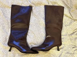 Stradivarius Brown Knee-High Boots – Pointed Toe Heeled Boot
