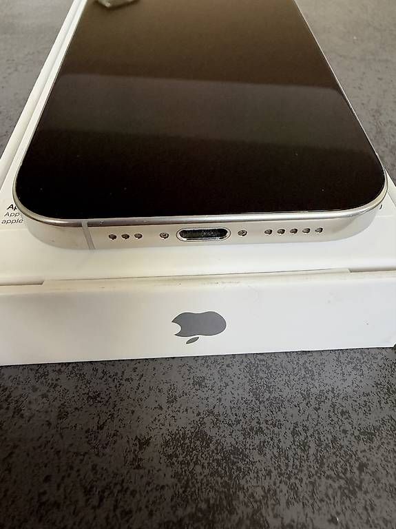 Telefoni cellulari / Smartphones: iPhone 16 Pro 256GB weiss – Usato da Scherzingen venduto da polini42 3