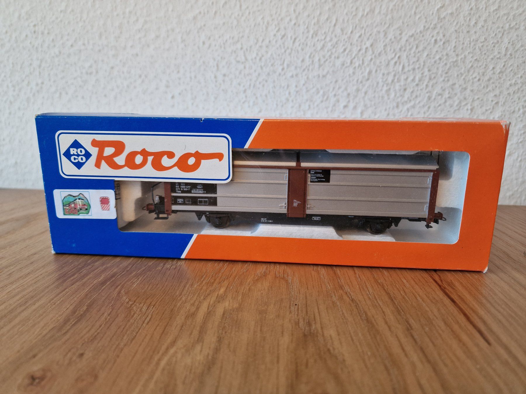 Roco Modellini di ferrovie: SBB Roco Schiebewandwagen H0 mit Blinklicht – Usato da Matten b. Interlaken venduto da lor_hr9w 4
