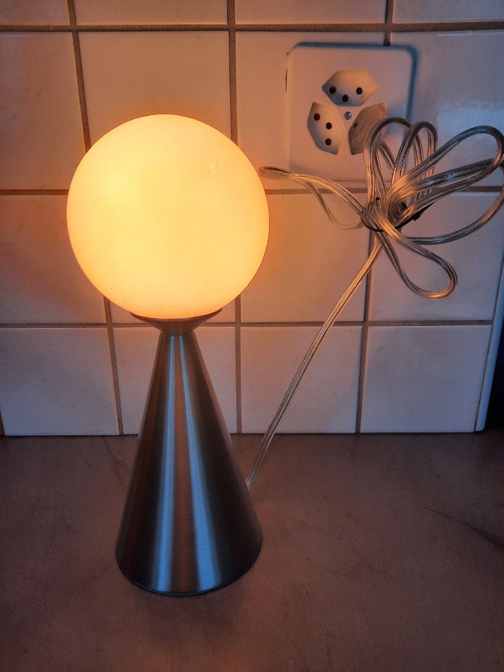 Lampade: LAMPE DE TABLE, DESIGN. Hauteur : 26 cm. – Usato da Le Locle venduto da marylise01 3