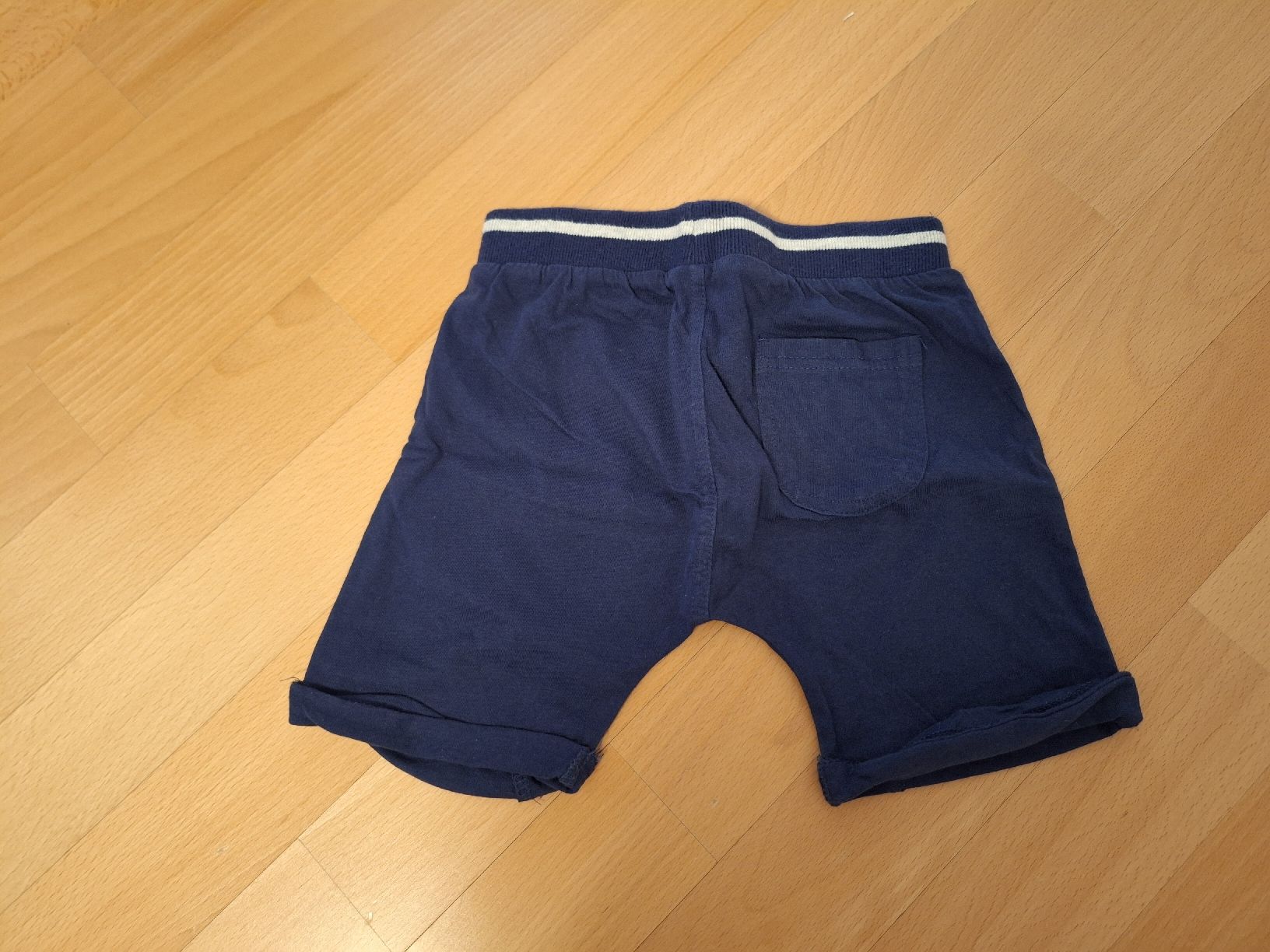 Pantaloni: Shorts mit Dino von Idexe in Gr. 98 – Usato da Oberrieden venduto da smarties949 2