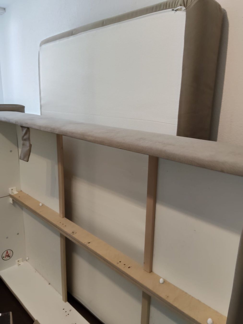 Letti: Lit électrique réglable avec matelas 140x190cm - comme neuf – Usato da Biel/Bienne venduto da pdraw 5
