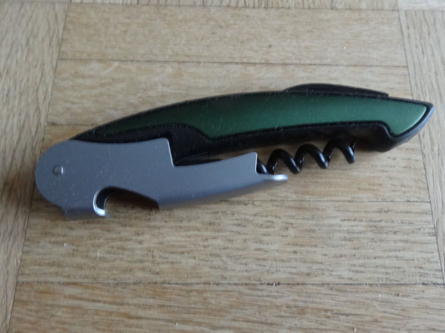 Taschenmesser: Couteau vert  12 CM environ fermé Décapsuleur Tire-bouchons – Gebraucht aus Romanel-sur-Lausanne von Swift13 2