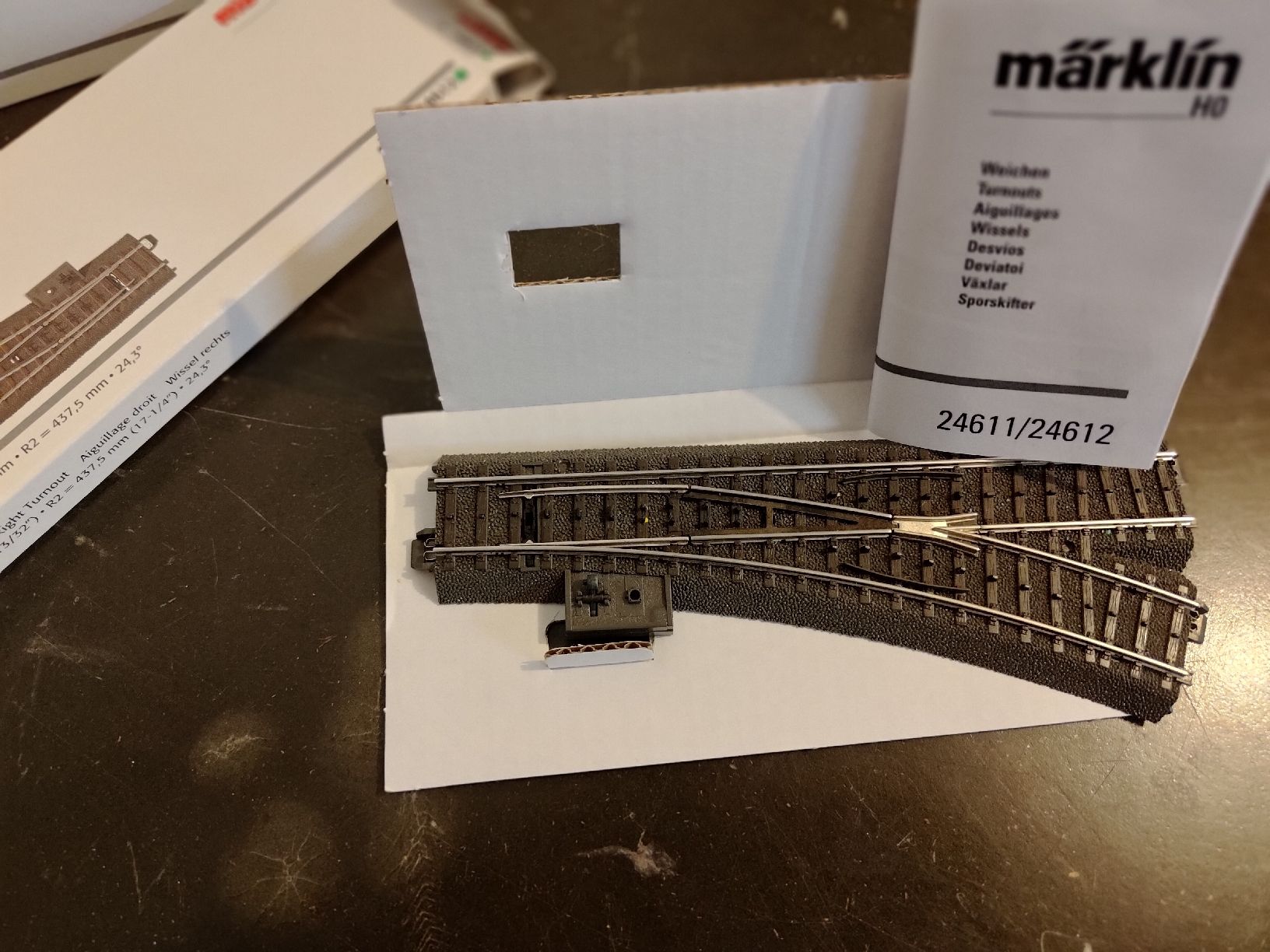 Märklin Modellini di ferrovie: Märklin H0 C-Gleis Weiche – Nuovo e nell'imballaggio originale da Hochdorf venduto da M12345