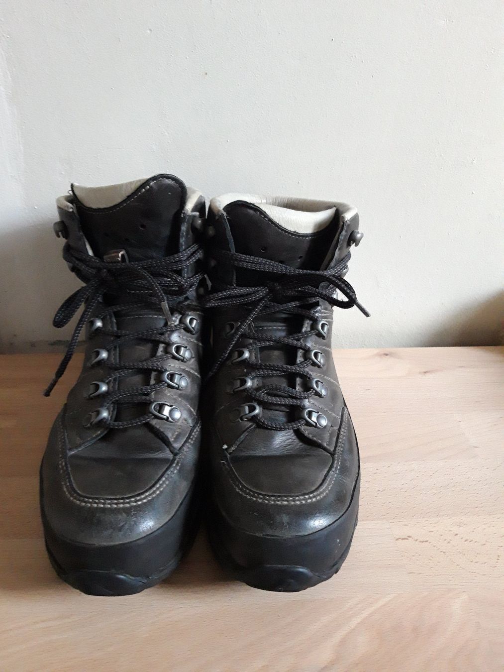 Lowa Damenschuhe: Wanderschuh Leder – Gebraucht aus Oberburg von Briga23