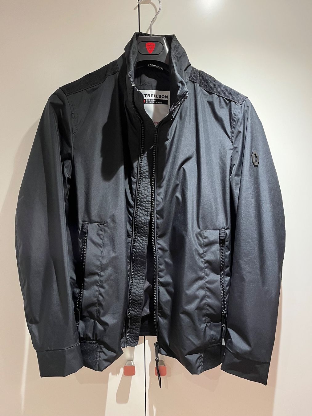 Strellson Jacken: Strellson Jacke Schwarz wie neu – Gebraucht aus Schneisingen von elsi33