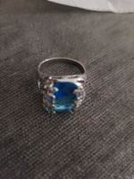 Wunderschöner Ring mit blauem Stein, neuwertig, Grösse 18