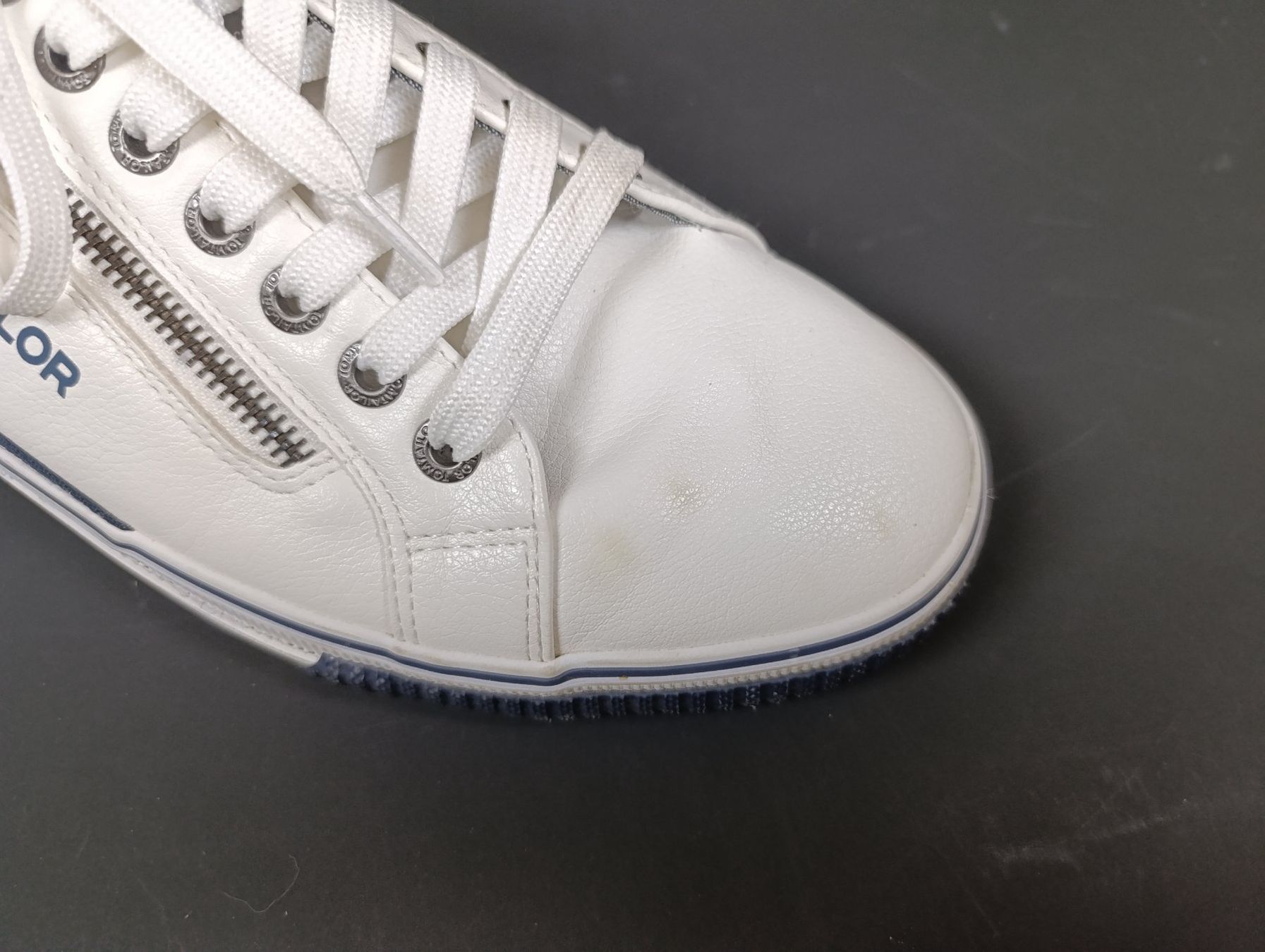 Tom Tailor Scarpe da uomo: TOM TAILOR Chaussures blanches taille 45 – Usato da Thielle venduto da Plusvalue_Neuchatel 4