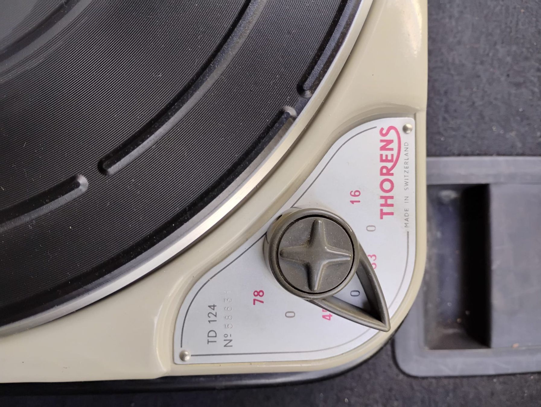 Thorens Tourne-disques: Platine Thorens TD124 MKI – D'occasion à Lausanne par leh_2prk 1