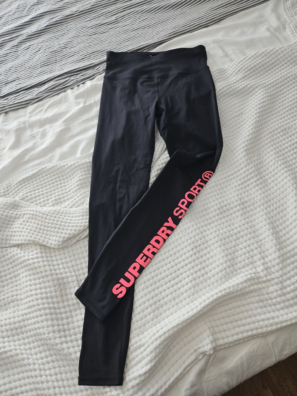 Leggings: Superdry Sporthose schwarz Gr. 38 – Nuovo (secondo la descrizione) da Engelburg venduto da Michelle_Egg
