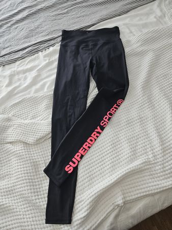 Superdry Sporthose schwarz Gr. 38 