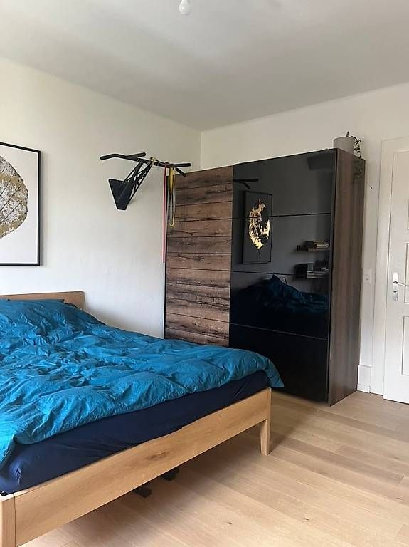 Schränke: Kleiderschrank - Schwebetüren – Gebraucht aus Zürich von DeiuAJ