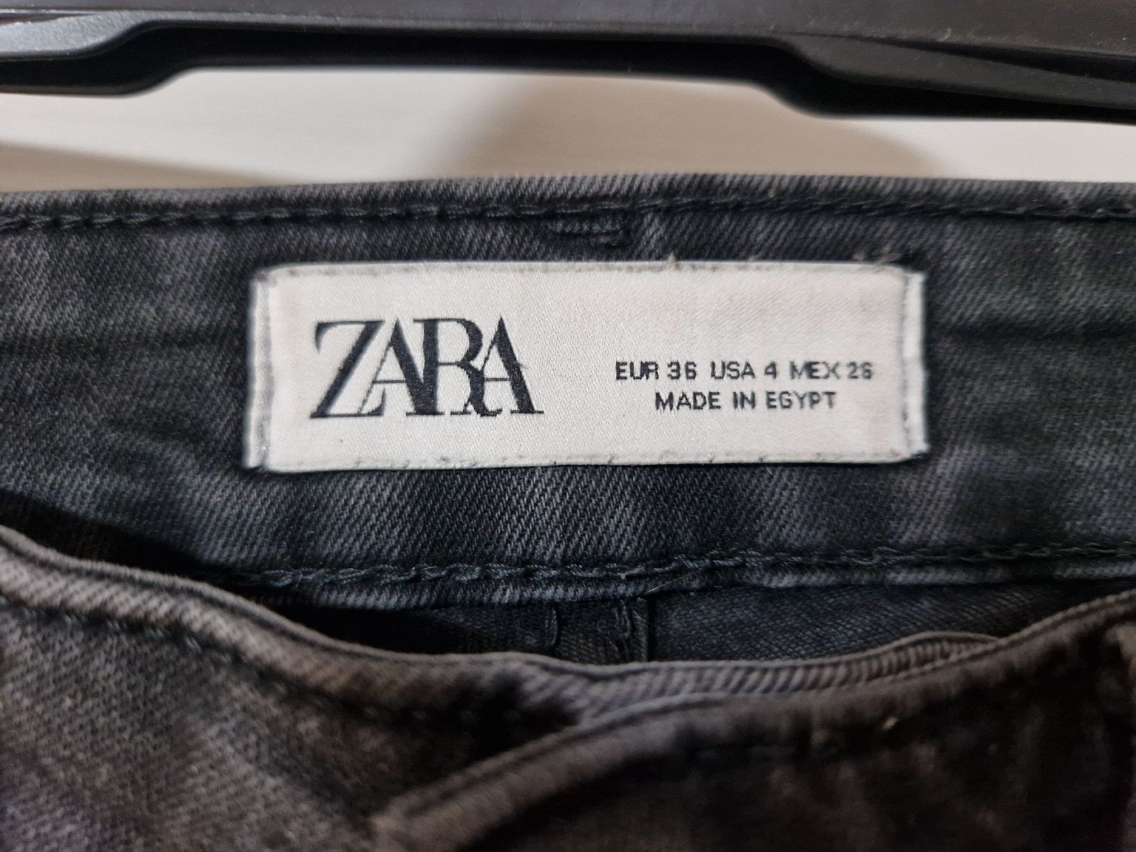 Zara Jeans: Schwarze Zara Jeans - Grösse 36 – Usato da Niedergösgen venduto da _.vanii._ 2