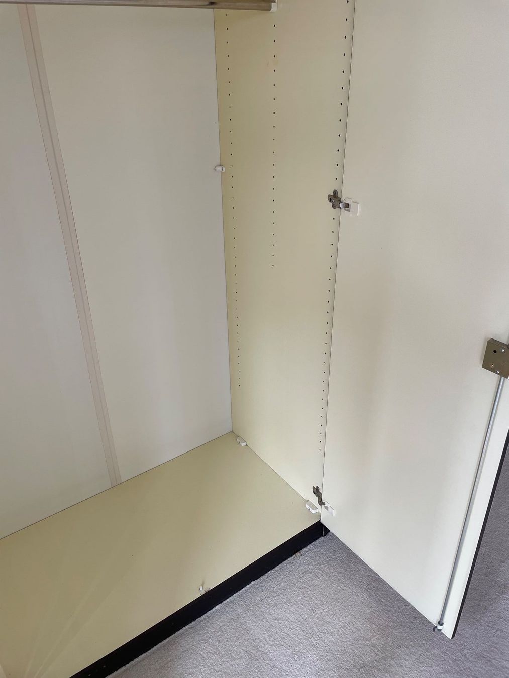 Armoires: Kleiderschrank – D'occasion à Wetzikon ZH par chaschteler 2