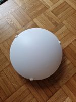 Schlichte und leichte Deckenlampe SPÄCKA