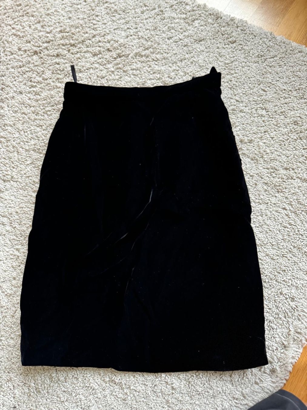 Valentino Gonne: Valentino velvety skirt – Usato da Bern venduto da Balair83