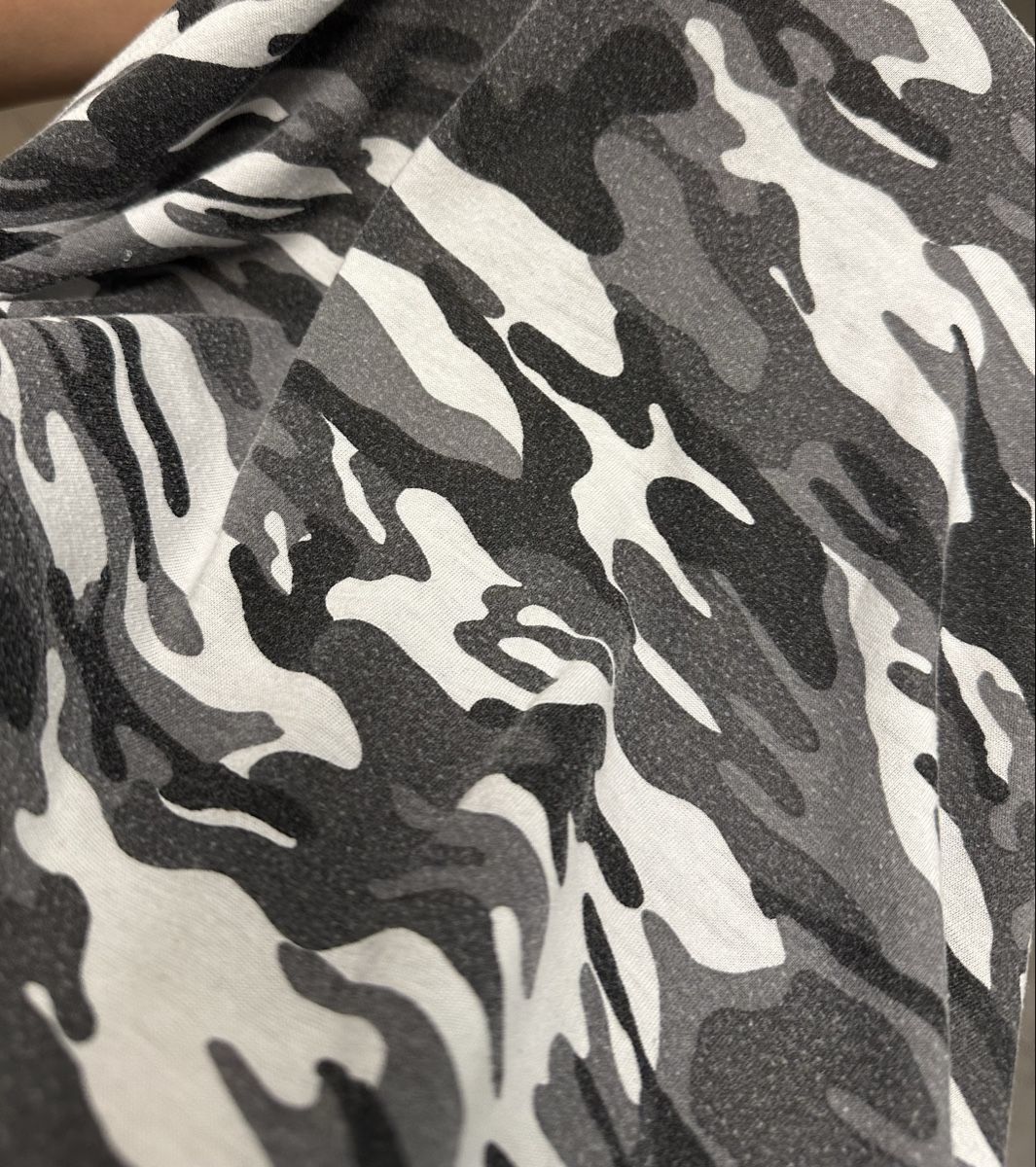 T-Shirts: Cooles Camo-T-Shirt – Gebraucht aus Volketswil von hal_65hj 1