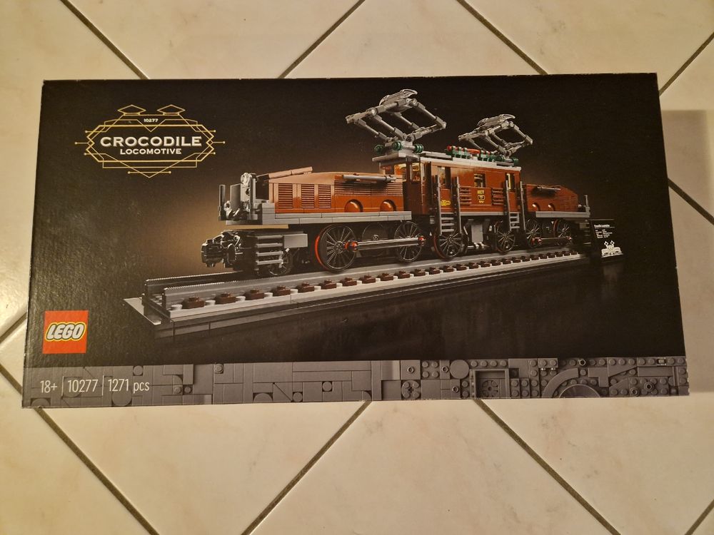 Lego Crocodile locomotive 10277 (Neuf avec emballage d'origine) à Onex ...