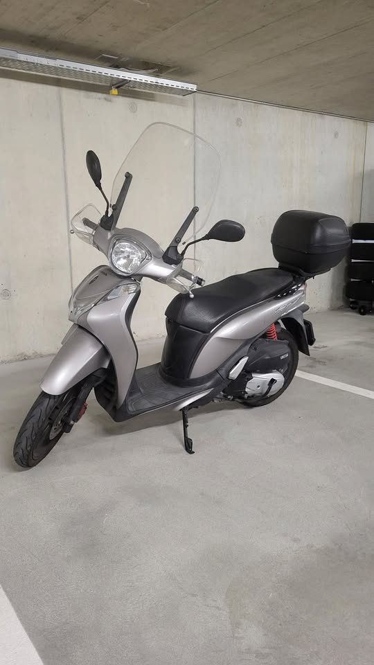 Honda Scooters: Honda SH 125 Mode – D'occasion à St-Aubin-Sauges par nic_mmc8