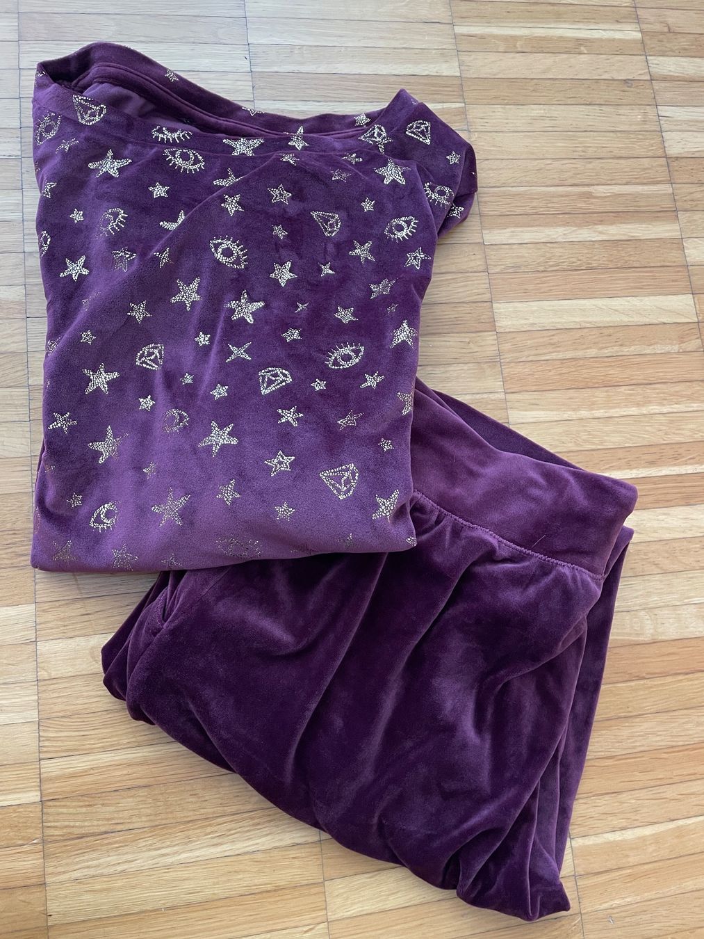 Kleiderpakete: Warmer, kuscheliger Trainer bordeaux Gr. M – Gebraucht aus Neftenbach von Justine76