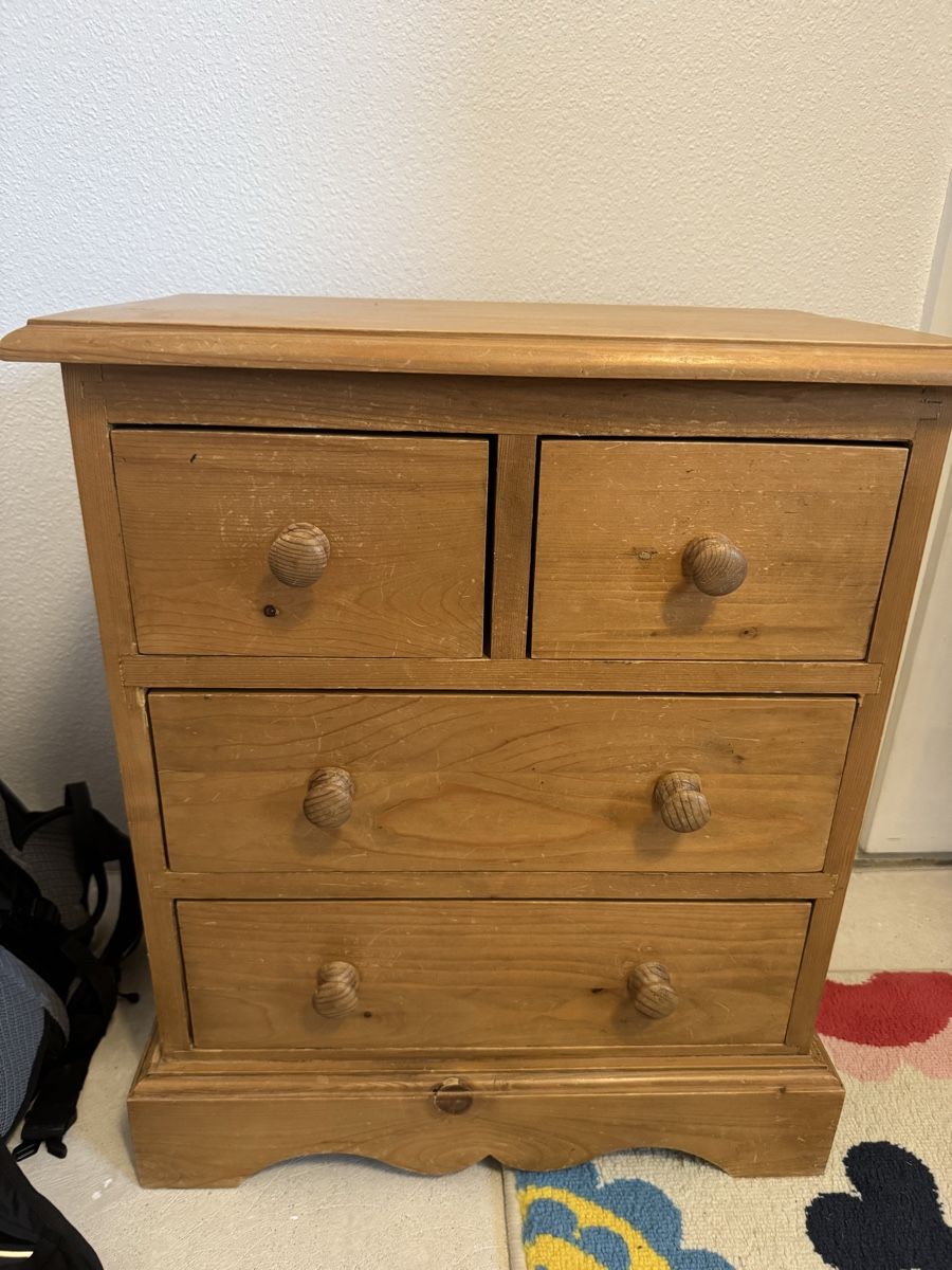 Betten: Solid pine bed and bedside table – Gebraucht aus Genolier von SwissStu 2