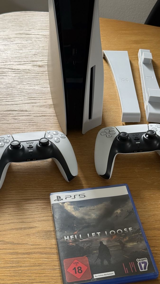 Sony Consoles: Sony PlayStation 5 Disc Edition inkl. 2 Controller + Game – D'occasion à Solothurn par TomBananaJoe 2