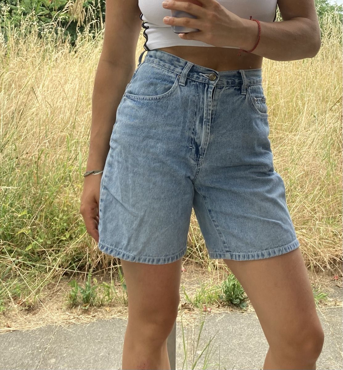 Jeans: Jeans Shorts Damen Grösse M Hellblau  – Usato da Siselen BE venduto da -skylein- 2