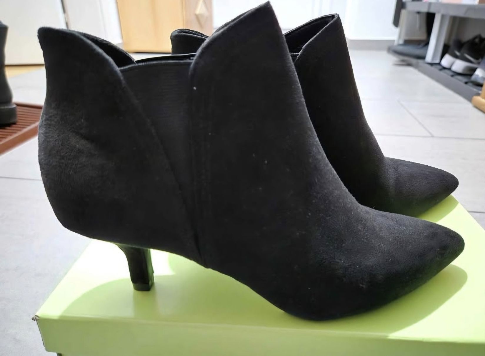 Graceland Scarpe da donna: Schwarze Stiefelette, gr 38, Elastikeinsätzen an Seite, Neu – Nuovo e nell'imballaggio originale da Wettingen venduto da mcu_67