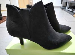 Stiefelette, gr 38, Schwarz, Elastikeinsätzen an Seite, Neu
