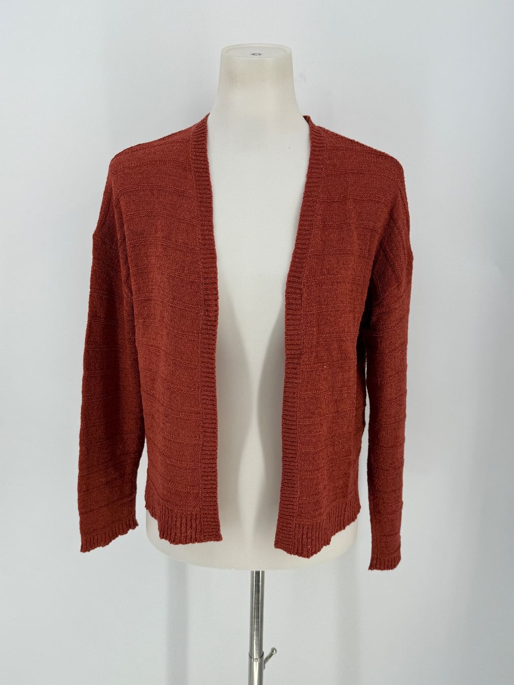 Pullover & Sweatshirts: Cardigan/ Strickjacke Gr. S rostrot von Chicorée – Gebraucht aus Auenstein von moin.