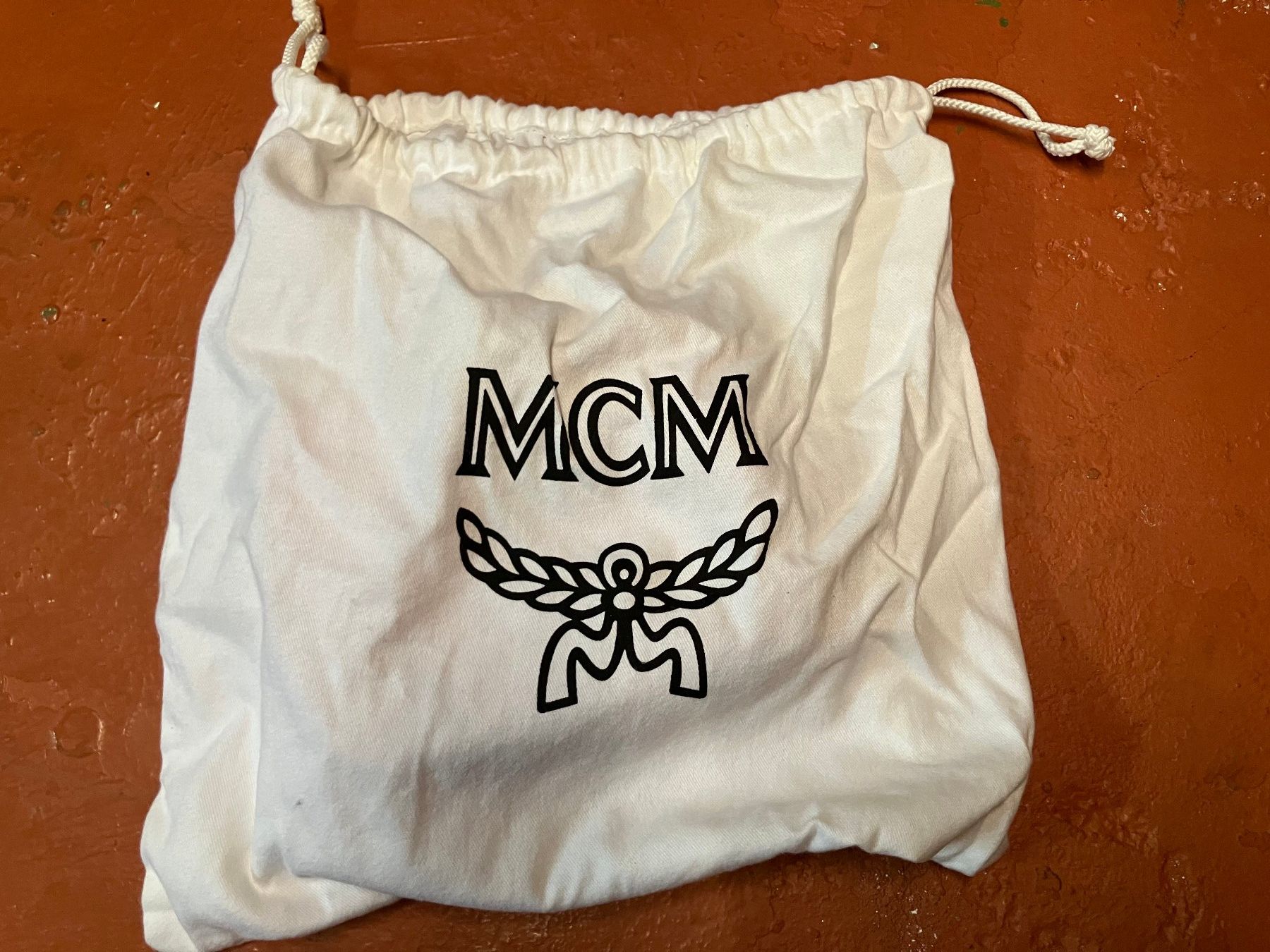 Mcm Borse da donna: MCM kleines Handtäschchen mit Dustbag – Difettoso da Unterseen venduto da amj_zz7j 1